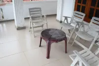 Jaffna Travel & Guest Inn: 2 AC Bedroom first floor AC house with free parking - 2-Star