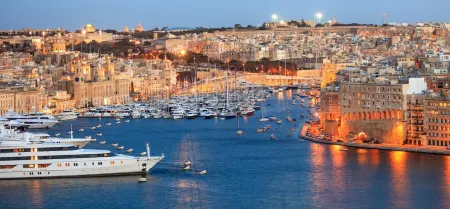 Traditional House in Cospicua- Tal-Kajjik Guesthouse near Valletta Ferry Service Отели в г. Бормла