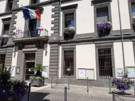 Pleasant 70 m² air-conditioned town house in the heart of the village for 6 people