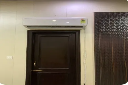 Modern Apartment with Kitchen & Wi-Fi – Perfect for Work & Relaxation