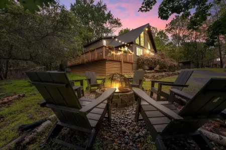 Spacious Poconos Cabin - Hot Tub, Games, Fire Pit & Family Fun Sleeps 10