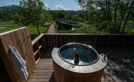 ICI - Tiny house 40 m2 for 4 people Отели в г. Арет