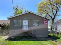 Lakefront Home on Gages Lake Hotels in Gages Lake