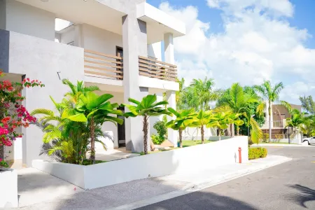 1 Bedroom in Montego Bay with Pool- Escape to Exhala Отели в г. Reading