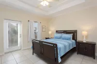 Dom's Beach Retreat Hotels near South Padre Island Birding And Nature Center