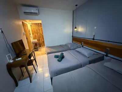 Buton Backpacker Lodge Hoteles en Pasirkaliki