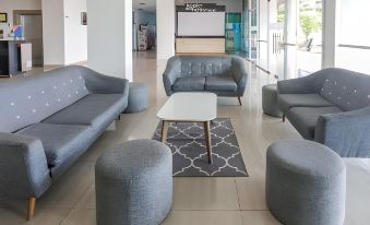 Hotel O Mata Air Darmo Surabaya
