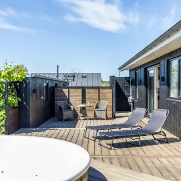 "Tecumseh" - 300m from the sea