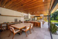 Brand New, 4 Bdr, Modern Casablanca!