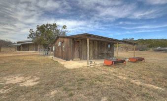 Ohana Ranch Cabin - 12 Minutes to Historic Main St