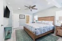 Waterfront, oceanview renovated pvt. 3 bedroom, 3.5 bath with pool and dockage.