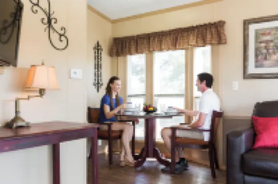 紅鞋子RV公園木屋飯店