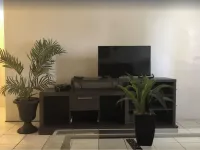 Free WiFi Free PARKING Free Cable-The BEST 2 Bedrm 1 Ba unit near grocery store!