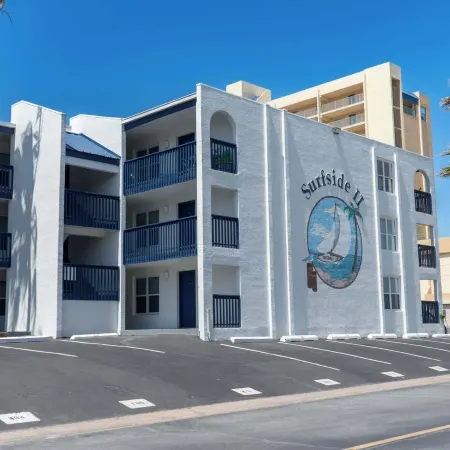 Updated - Comfy Inside - Beach 50 Yards Away