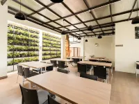 Sans Vibes Firdaus Mansion Kemang โรงแรมในเซาท์จาการ์ตา