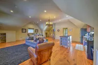 Luxe 'Green Barn' Near Skiing w/ Mt Equinox Views! - Апартаменты