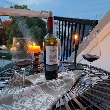 EXCLUSIVE APARTMENT CENTER NOW