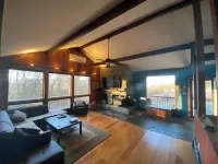 Sweet and spacious mountain view home w/fireplace!