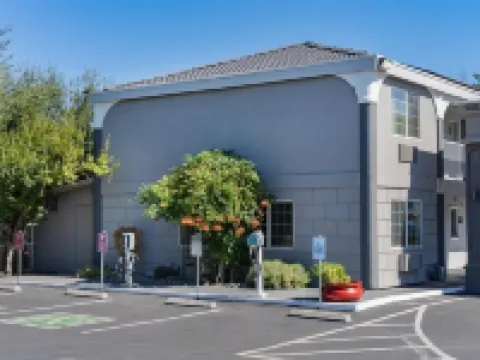 The Orchard Hotel Ukiah Wine Country Free Breakfast, Pool, & Hot Tub Hotels in Ukiah