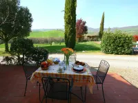 Peaceful Pienza Garden Escape