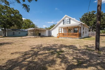 Stay Eat Shop & Antiques. 10 min to Roundtop 5 min to La Bahia & local Wineries.
