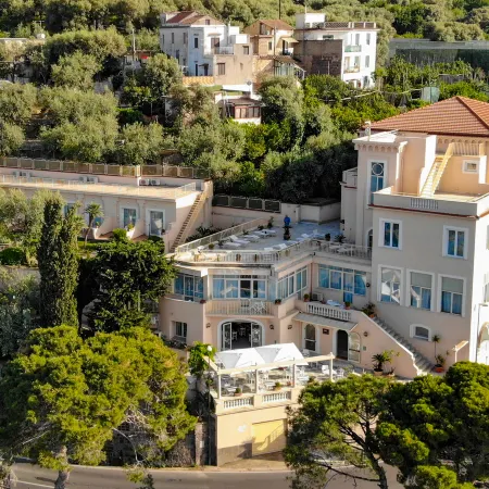 Hotel Miramare Отели рядом с достопримечательностью «Пьяцца Лауро»