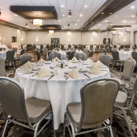 Crowne Plaza Milwaukee Airport by IHG