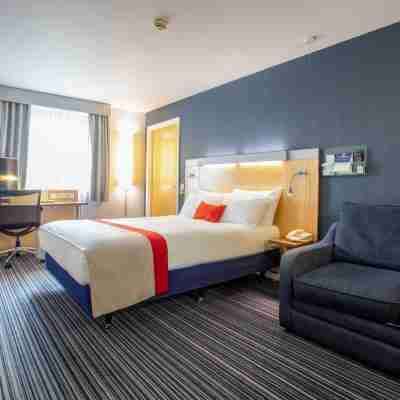 Holiday Inn Express DUNFERMLINE by IHG Rooms