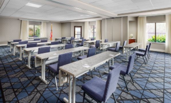 Courtyard by Marriott Manchester-Boston Regional Airport