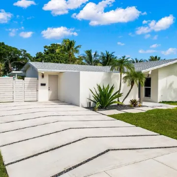 Family Retreat Sleeps 11, Heated Pool, Mini Golf, Kayak Experience, Waterfront