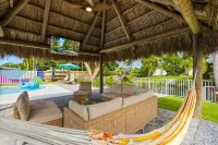 Family Retreat Sleeps 11, Heated Pool, Mini Golf, Kayak Experience, Waterfront