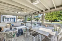 Mermaid & Mare, Downtown Retreat. Hot Tub, Firepit, fenced yard & Pet Friendly!