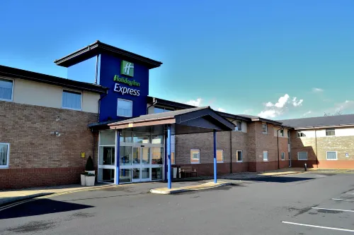 Holiday Inn Express SHREWSBURY by IHG - parking
