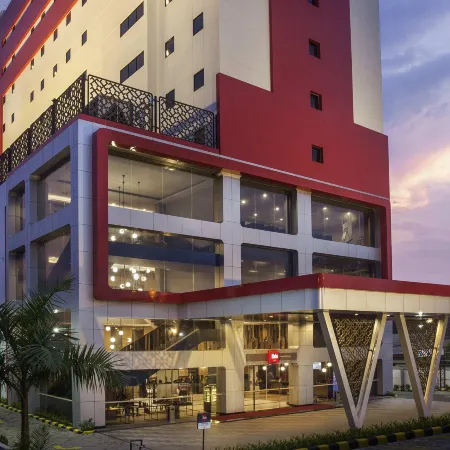 Ibis Pontianak City Center Отели рядом с достопримечательностью «Памятник Digulis»