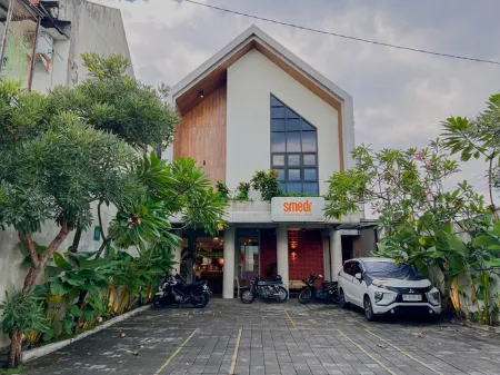 Smedi Coliving Отели в г. Wirobrajan