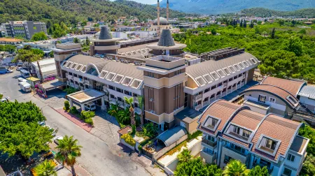 Viking Star Hotel Отели рядом с достопримечательностью «Çekirdeksiz Mandalin Camping Kemer Antalya Çadır Karavan Kamp Alanı»