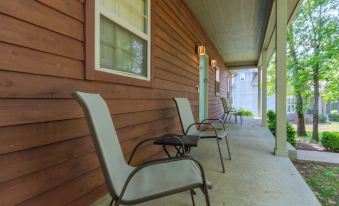 Hickory Hideaway - Communal Pool Access