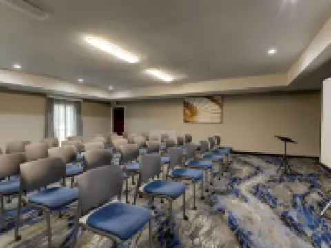 ベストウェスタン プラス ラスコリナス イン & スイーツ アーヴィングのホテル