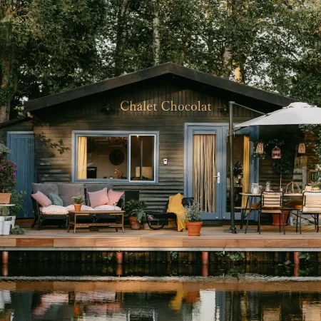 Geel Chalet in Netevallei