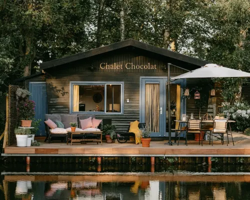 Geel Chalet in Netevallei Hotels in Geel