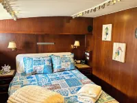 Sentient Waters: 63' Boat With Full Amenities & Sun Deck - House Boats