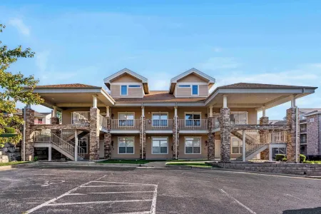 Bchillin Retreat on Table Rock Lake