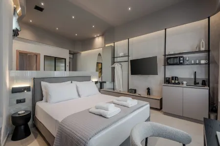 Amara Luxury Suites With Private Hot Tub