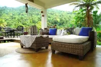 El Yunque Waterfalls, Forest  & River Tiny House Hotels in Rio Blanco