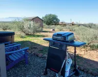 Glamping Airstream, Pool, Hot Tub, BBQ, Mountain Views, Easy access to Sedona!