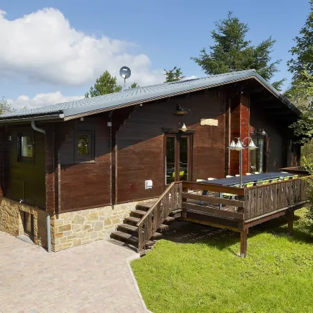 Inviting Holiday Home, Near Cave of Lorette, Namur and Parc Naturel Rgional des Ardennes Отели в г. Уйе