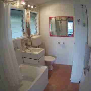 MURIWAI APT/UNIT Rooms