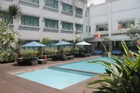 Aston Tropicana Hotel Bandung - Pool