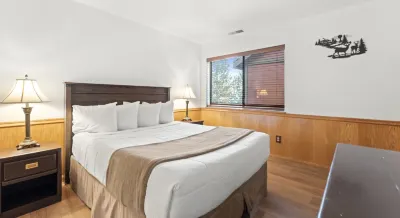 Edgelake Beach Club Hotels near Carnelian Bay