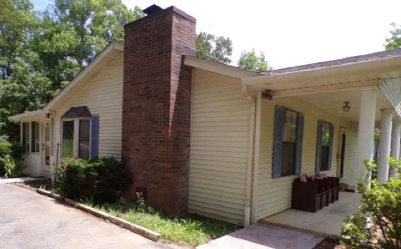 Peaceful Vintage Library Getaway near Town